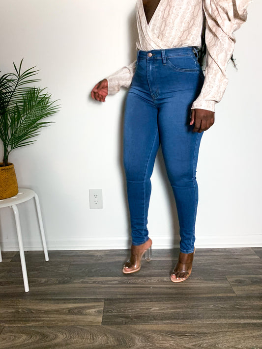 The Classic -Waist Skinny Jeans